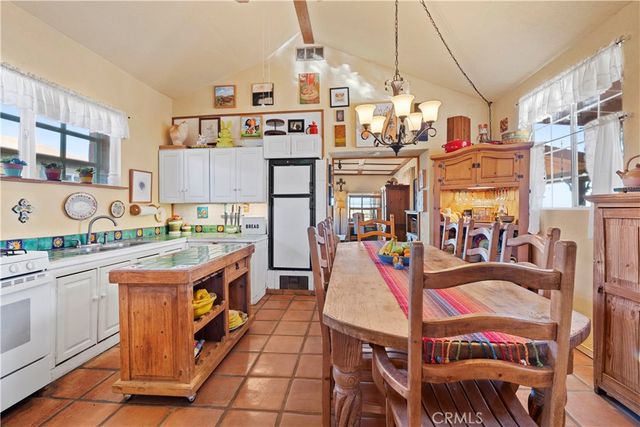 2860 Orange Trail, Pioneertown, CA 92268