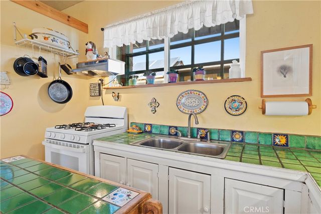 2860 Orange Trail, Pioneertown, CA 92268