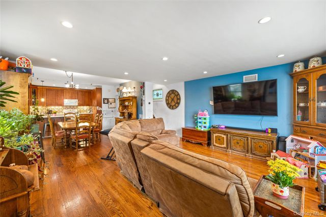 5909 69th Street, Maspeth, NY 11378