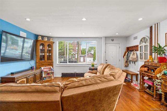 5909 69th Street, Maspeth, NY 11378
