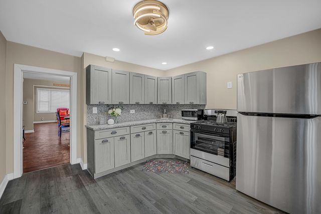 3749 S Union Avenue, Chicago, IL 60609