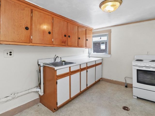 32 Vernon Street, Waltham, MA 02453