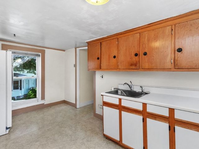 32 Vernon Street, Waltham, MA 02453