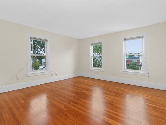 32 Vernon Street, Waltham, MA 02453