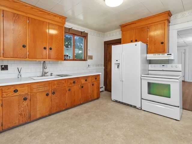 32 Vernon Street, Waltham, MA 02453