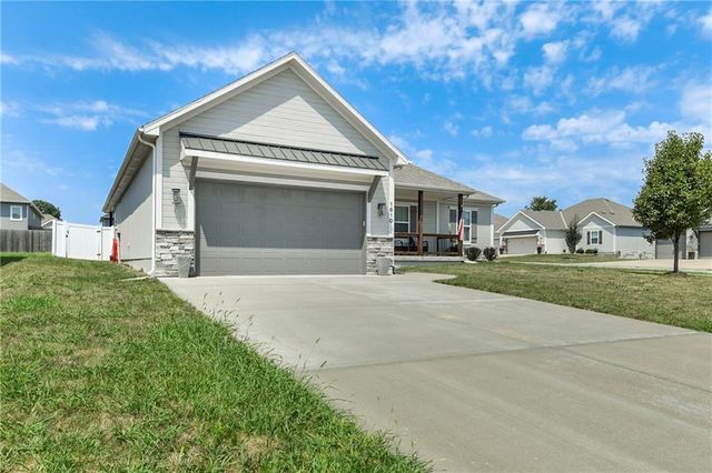 1810 NW Madi Court, Grain Valley, MO 64029