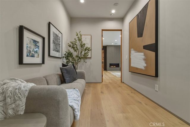 14753 Round Valley, Sherman Oaks, CA 91403