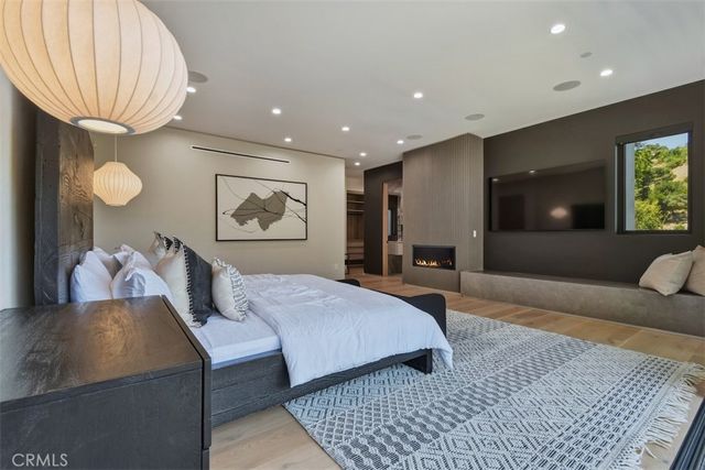 14753 Round Valley, Sherman Oaks, CA 91403