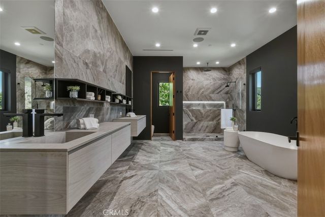 14753 Round Valley, Sherman Oaks, CA 91403
