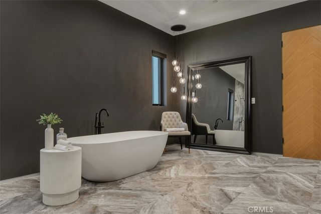 14753 Round Valley, Sherman Oaks, CA 91403