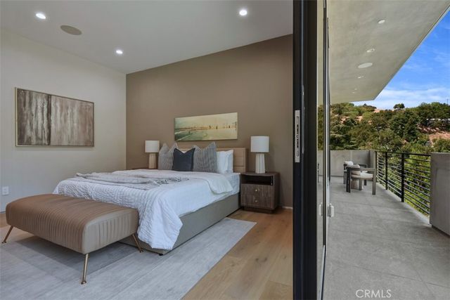 14753 Round Valley, Sherman Oaks, CA 91403