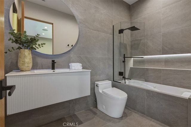 14753 Round Valley, Sherman Oaks, CA 91403