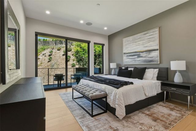 14753 Round Valley, Sherman Oaks, CA 91403