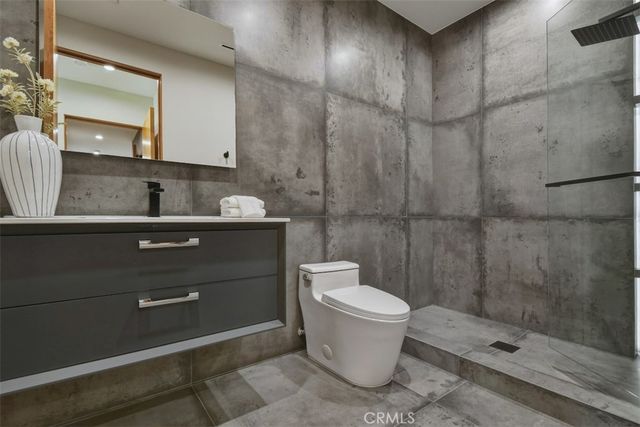 14753 Round Valley, Sherman Oaks, CA 91403