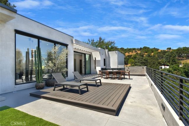 14753 Round Valley, Sherman Oaks, CA 91403