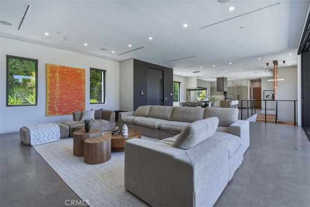 14753 Round Valley, Sherman Oaks, CA 91403