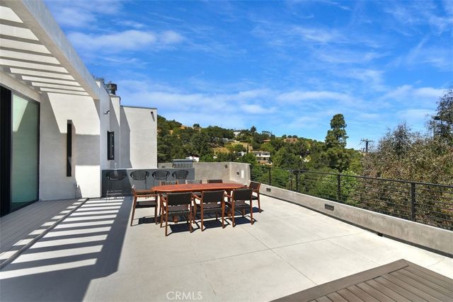 14753 Round Valley, Sherman Oaks, CA 91403