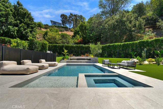 14753 Round Valley, Sherman Oaks, CA 91403