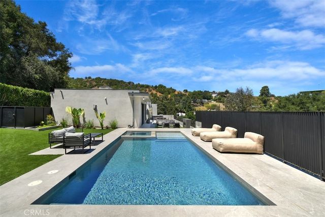 14753 Round Valley, Sherman Oaks, CA 91403