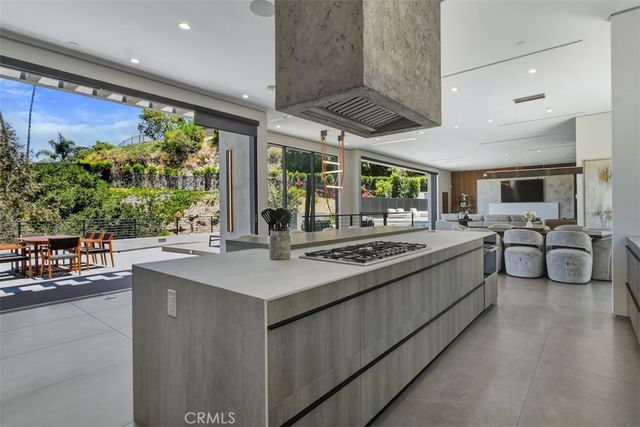 14753 Round Valley, Sherman Oaks, CA 91403