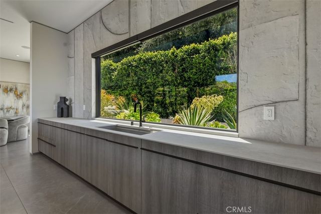 14753 Round Valley, Sherman Oaks, CA 91403