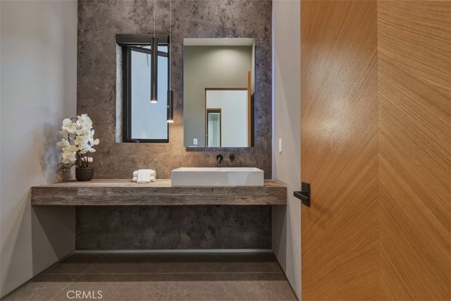 14753 Round Valley, Sherman Oaks, CA 91403