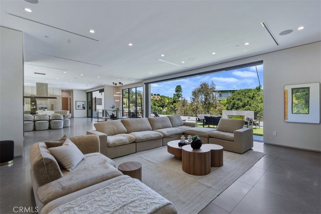 14753 Round Valley, Sherman Oaks, CA 91403