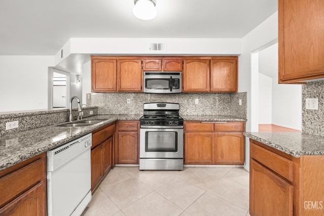 6200 Trinidad Court, Bakersfield, CA 93313