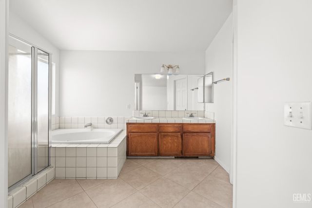 6200 Trinidad Court, Bakersfield, CA 93313