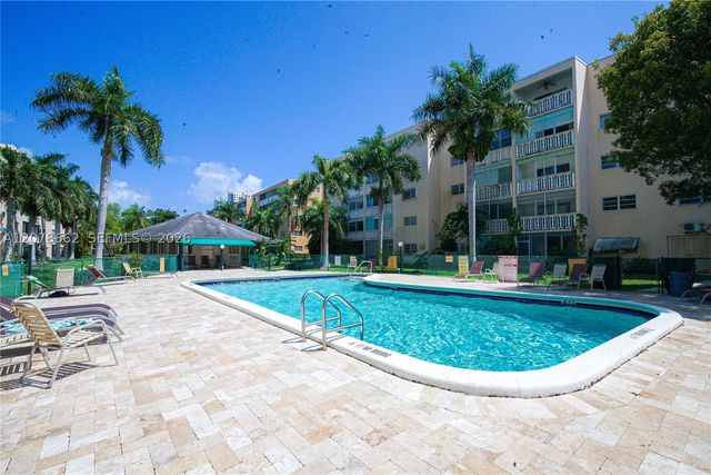 232 NE 12th Ave 103, Hallandale Beach, FL 33009