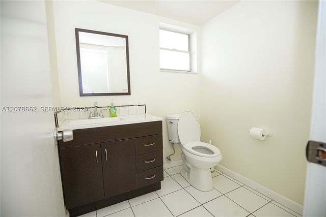 232 NE 12th Ave 103, Hallandale Beach, FL 33009