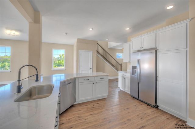 425 Haber Road 6, Cary, IL 60013