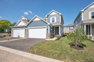 425 Haber Road 6, Cary, IL 60013