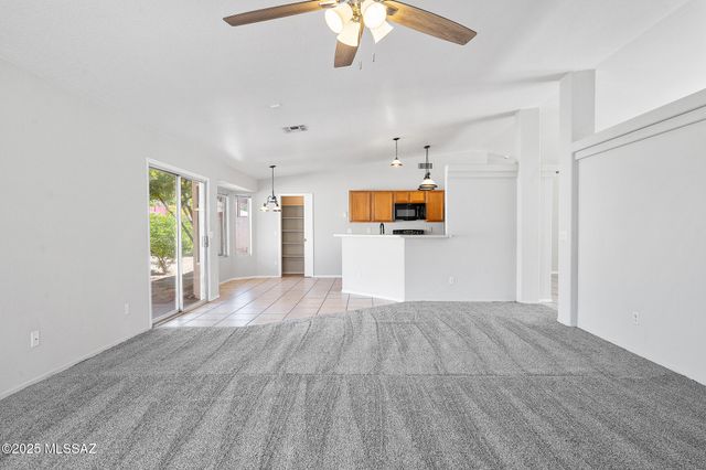 10235 E Rainbow Meadow Drive, Tucson, AZ 85747