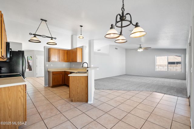 10235 E Rainbow Meadow Drive, Tucson, AZ 85747