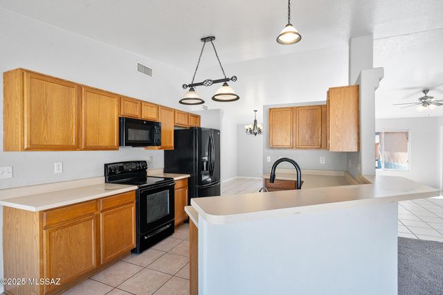 10235 E Rainbow Meadow Drive, Tucson, AZ 85747