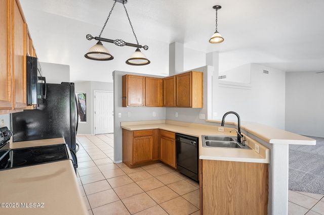 10235 E Rainbow Meadow Drive, Tucson, AZ 85747