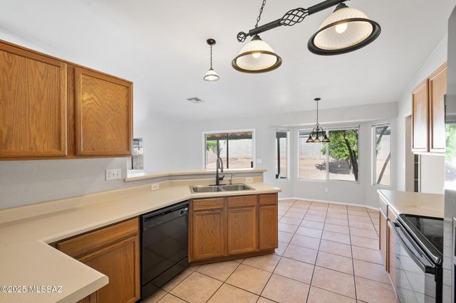 10235 E Rainbow Meadow Drive, Tucson, AZ 85747