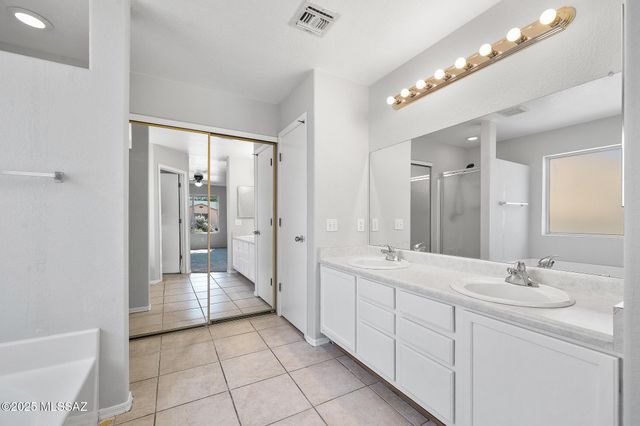 10235 E Rainbow Meadow Drive, Tucson, AZ 85747