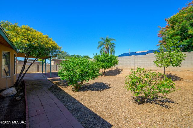 10235 E Rainbow Meadow Drive, Tucson, AZ 85747
