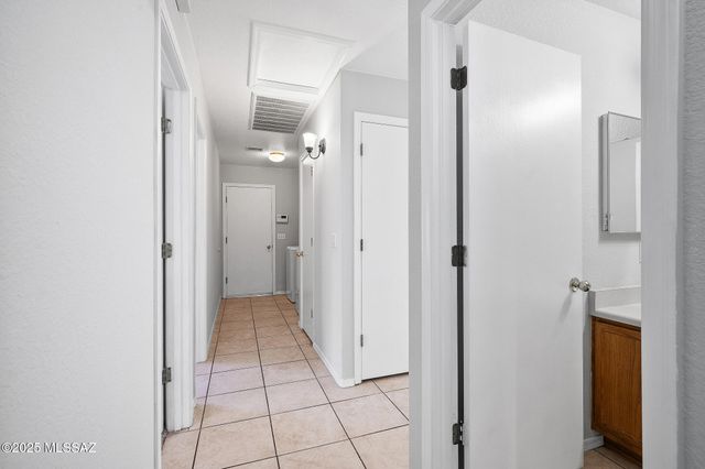 10235 E Rainbow Meadow Drive, Tucson, AZ 85747