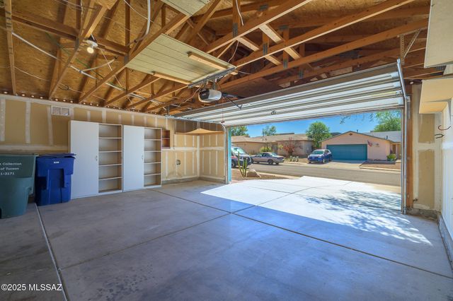 10235 E Rainbow Meadow Drive, Tucson, AZ 85747