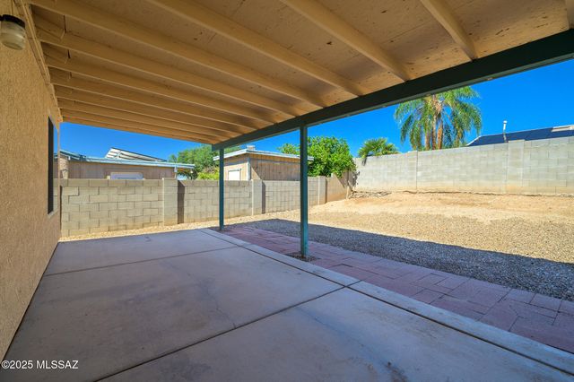 10235 E Rainbow Meadow Drive, Tucson, AZ 85747