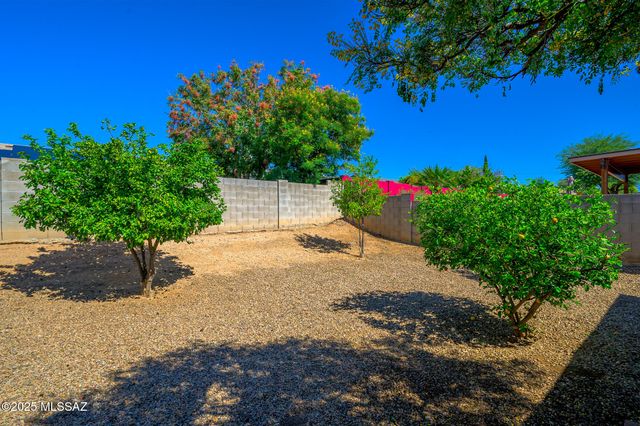 10235 E Rainbow Meadow Drive, Tucson, AZ 85747