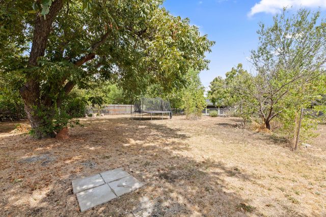 1907 Paige ST, Georgetown, TX 78626