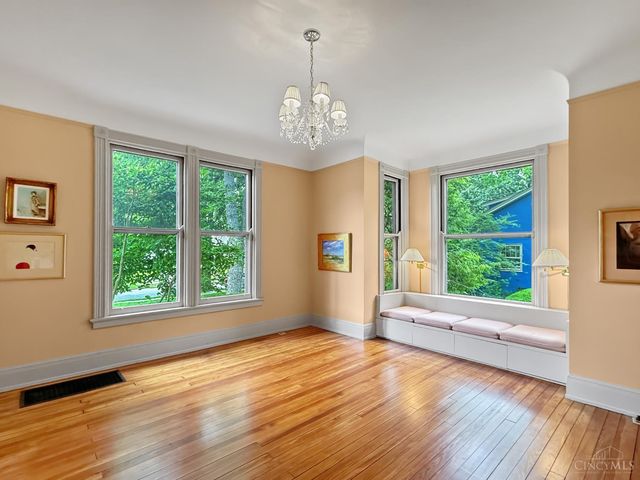 177 Burns Avenue, Wyoming, OH 45215