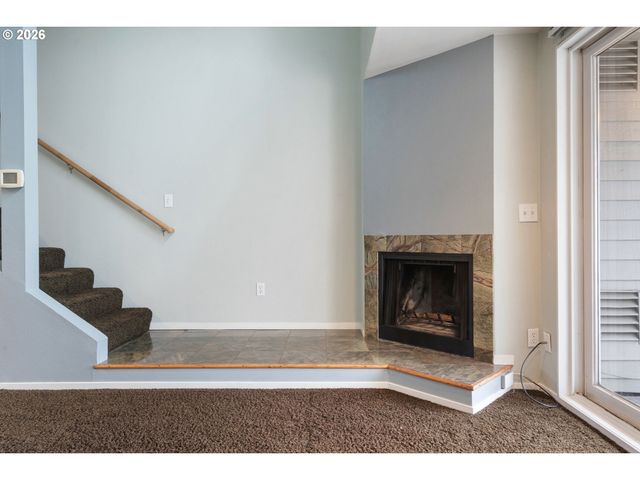 194 N HAYDEN BAY Dr, Portland, OR 97217