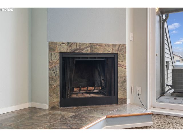 194 N HAYDEN BAY Dr, Portland, OR 97217