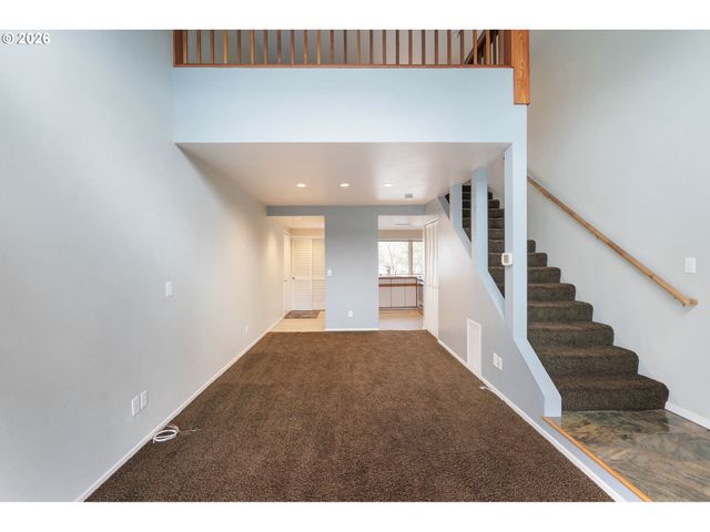 194 N HAYDEN BAY Dr, Portland, OR 97217