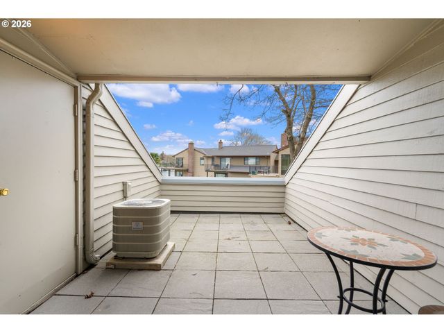 194 N HAYDEN BAY Dr, Portland, OR 97217